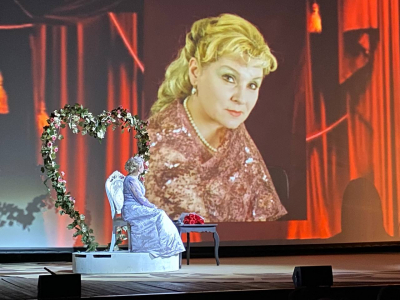 У нас Бенефис!